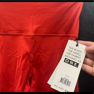 2 pack of Glyder Leggings size M - black/Gold, Strawberry